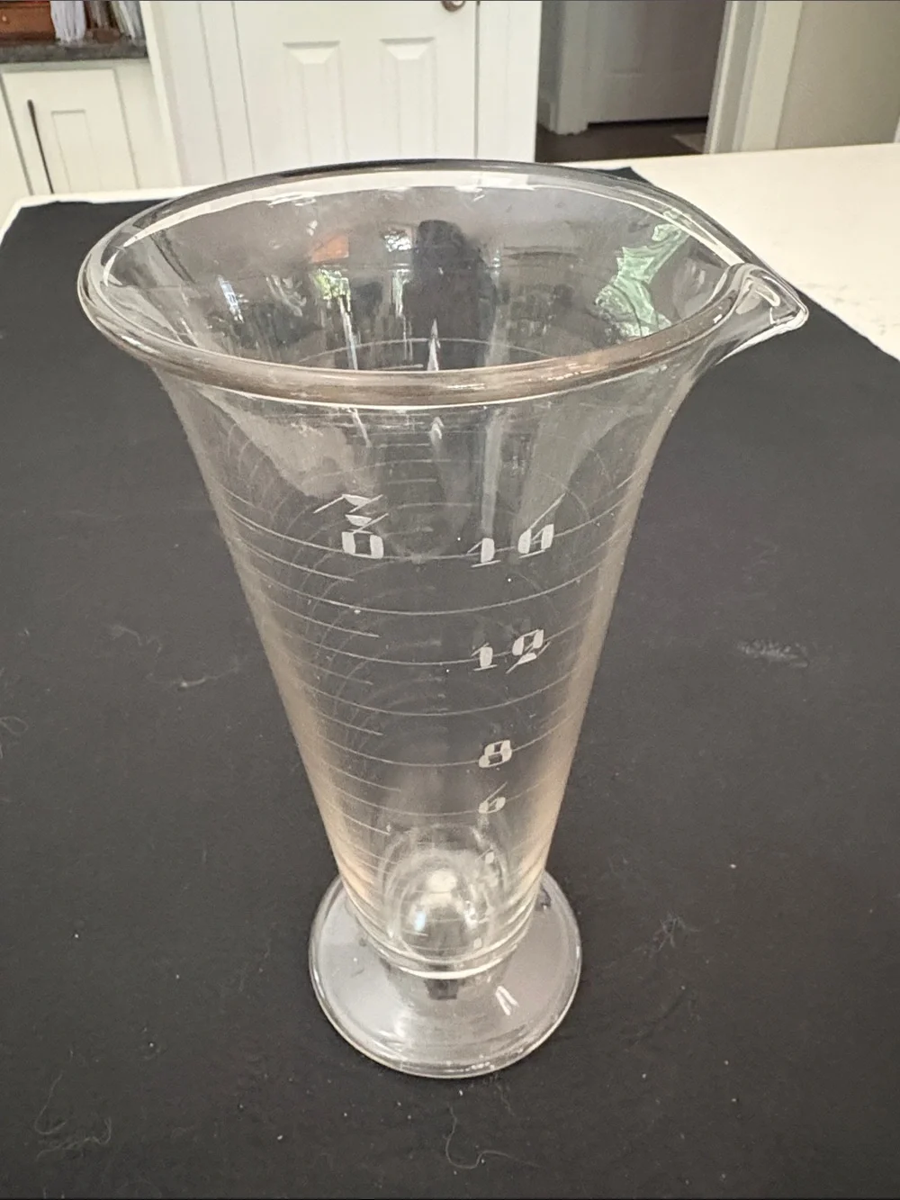 Antique Glass Apothecary Graduate Beaker 16 oz / 1 Pint